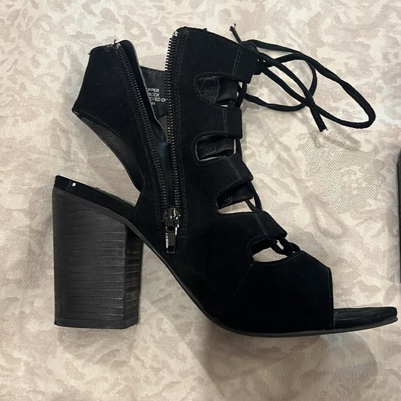 Steve Madden Black heels with heel opening - Picture 3 of 3